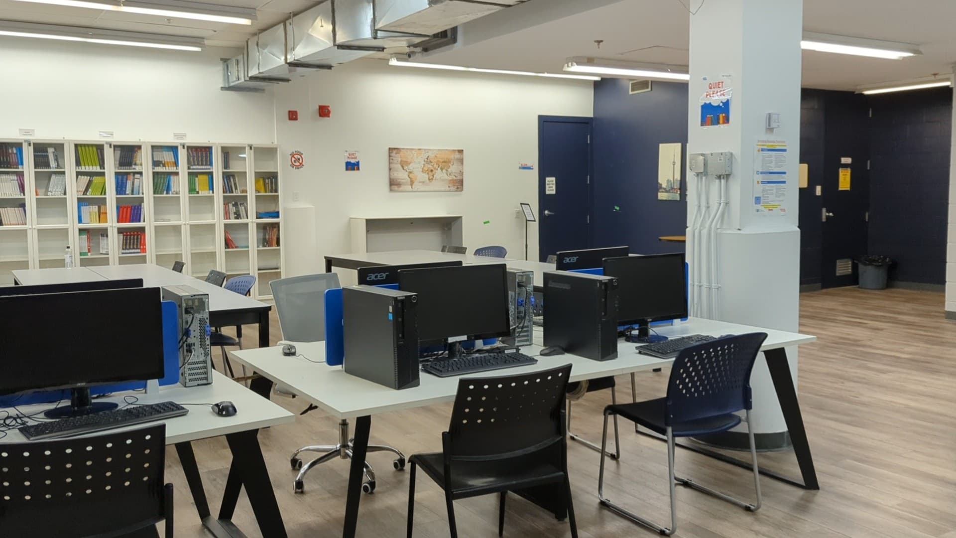 Loyalist College Toronto çalışma alanı / kütüphane fotoğrafı